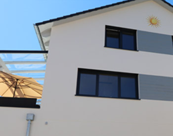 Ferienhaus Tauber Sonnen Lodge: Außenansicht Hausfassade